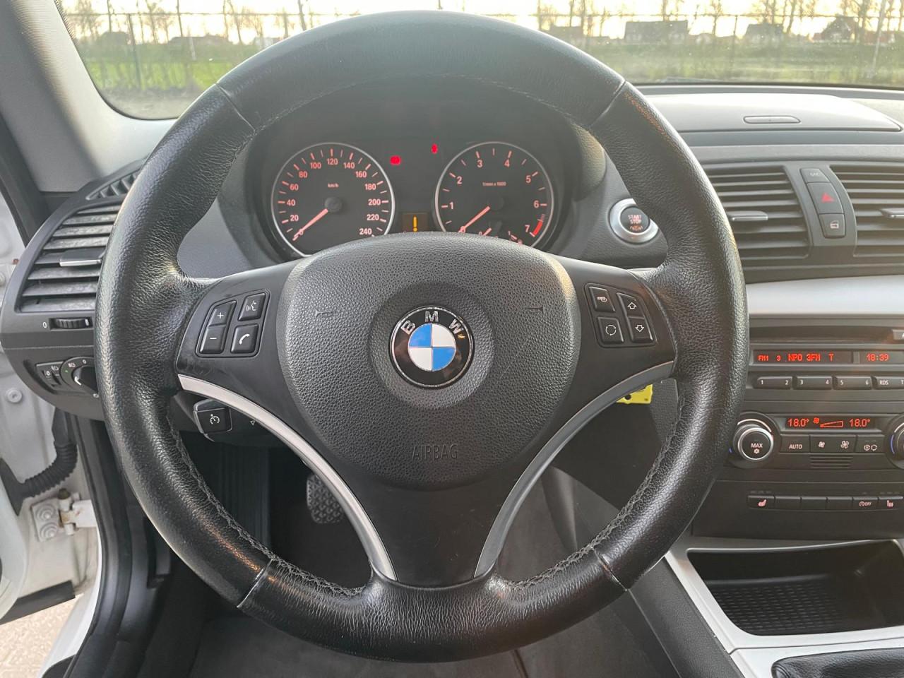 BMW 118i Executive 143 PK nieuwe all season banden – APK tot 01-2027