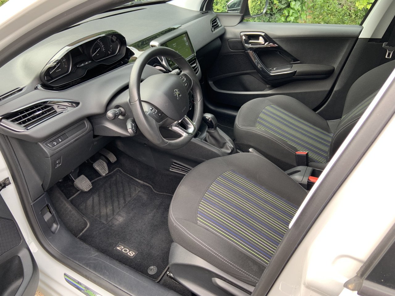 Peugeot 208  GERESERVEERD!!