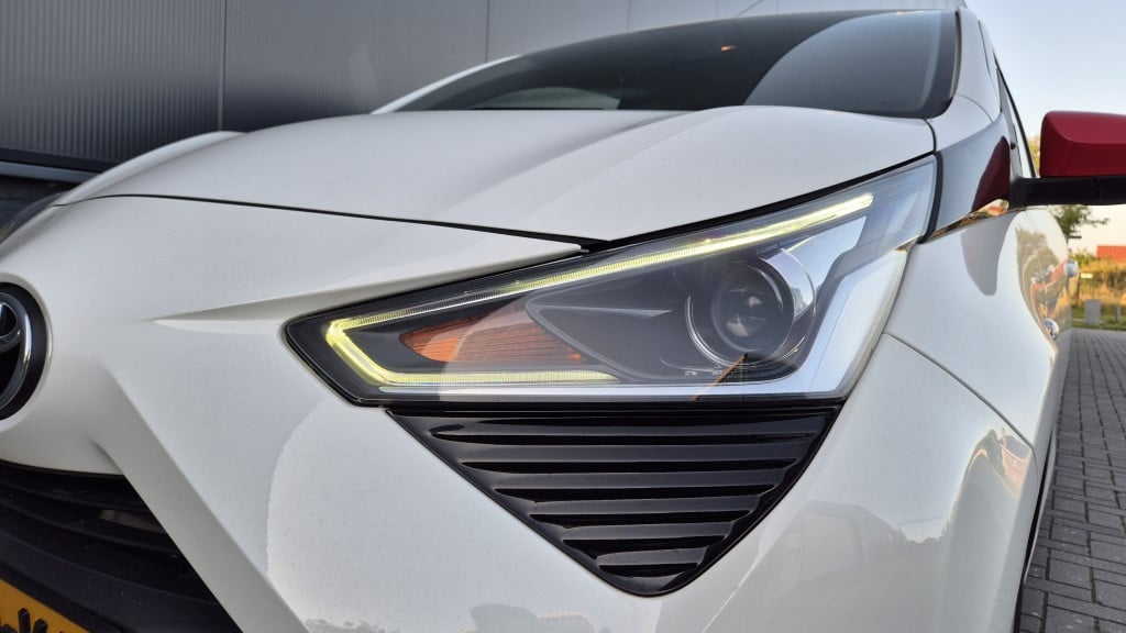 Toyota Aygo 1.0 vvt-i x-cite*automaat*airco*camera*apple-carplay*android*