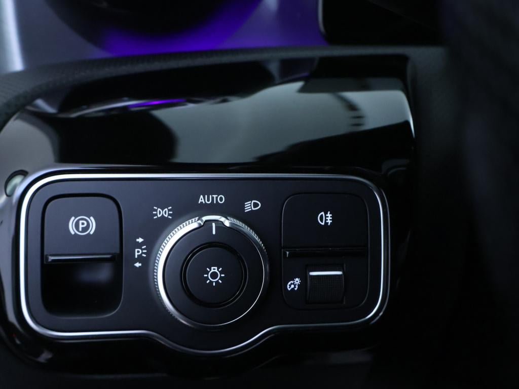 Mercedes-Benz A-Klasse 250 e premium plus | amg line | panoramadak | sfeerv