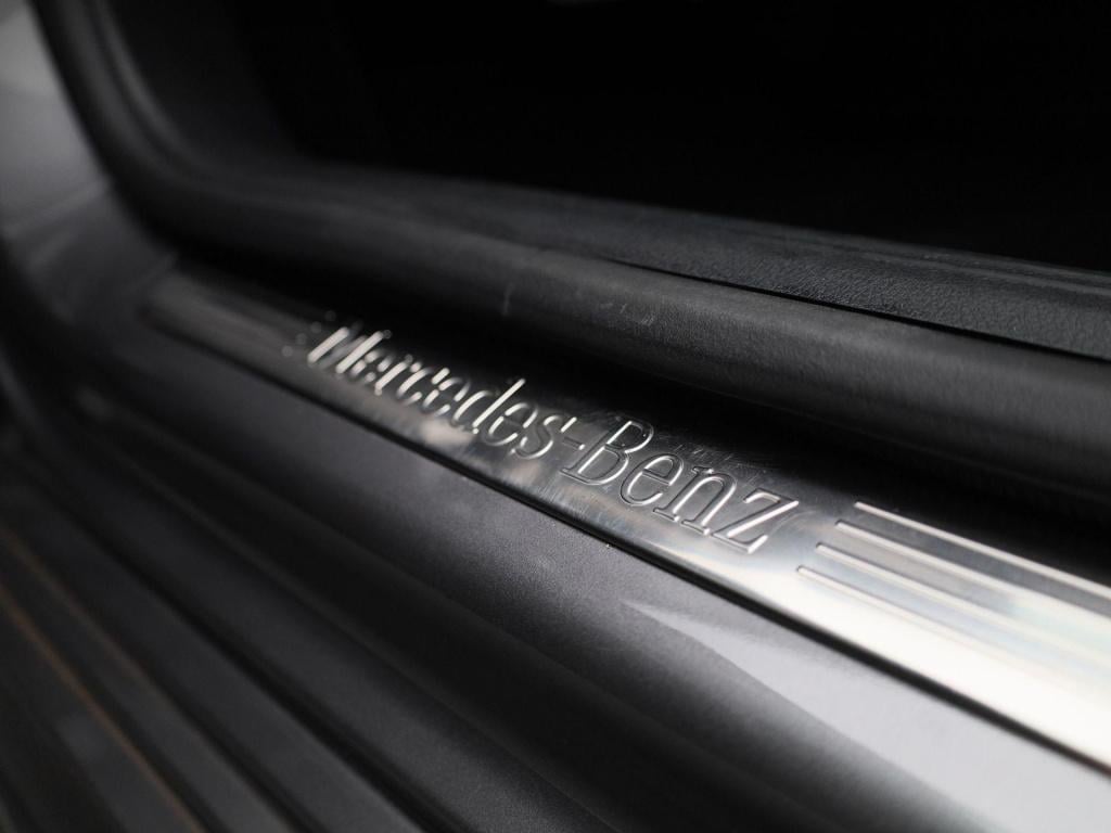 Mercedes-Benz A-Klasse 180 business solution amg | automaat | panorama dak 