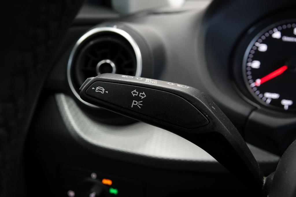 Audi Q2 35 tfsi | alarm | pdc| keyless | camera |