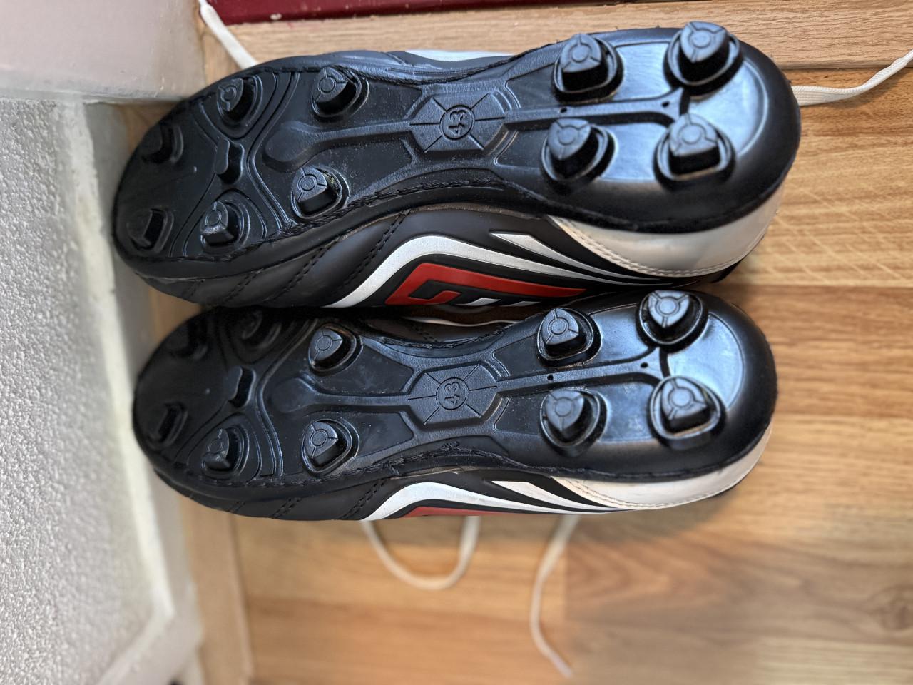 In nieuwe staat voetbal schoenen
