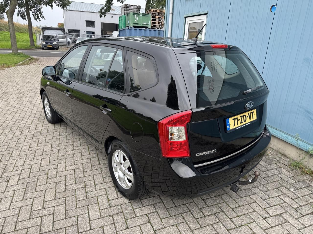Leuke Kia Carens met leuke kilometerstand