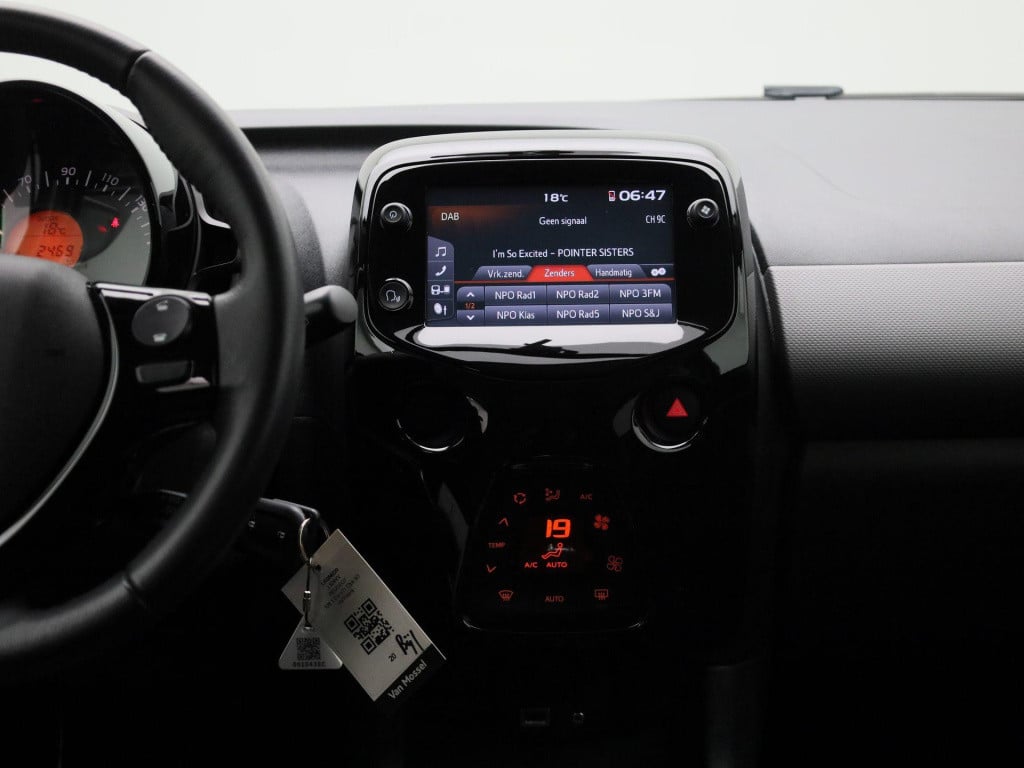 Peugeot 108 1.0 e-vti allure | lmv | climate control | dab | apple carplay 