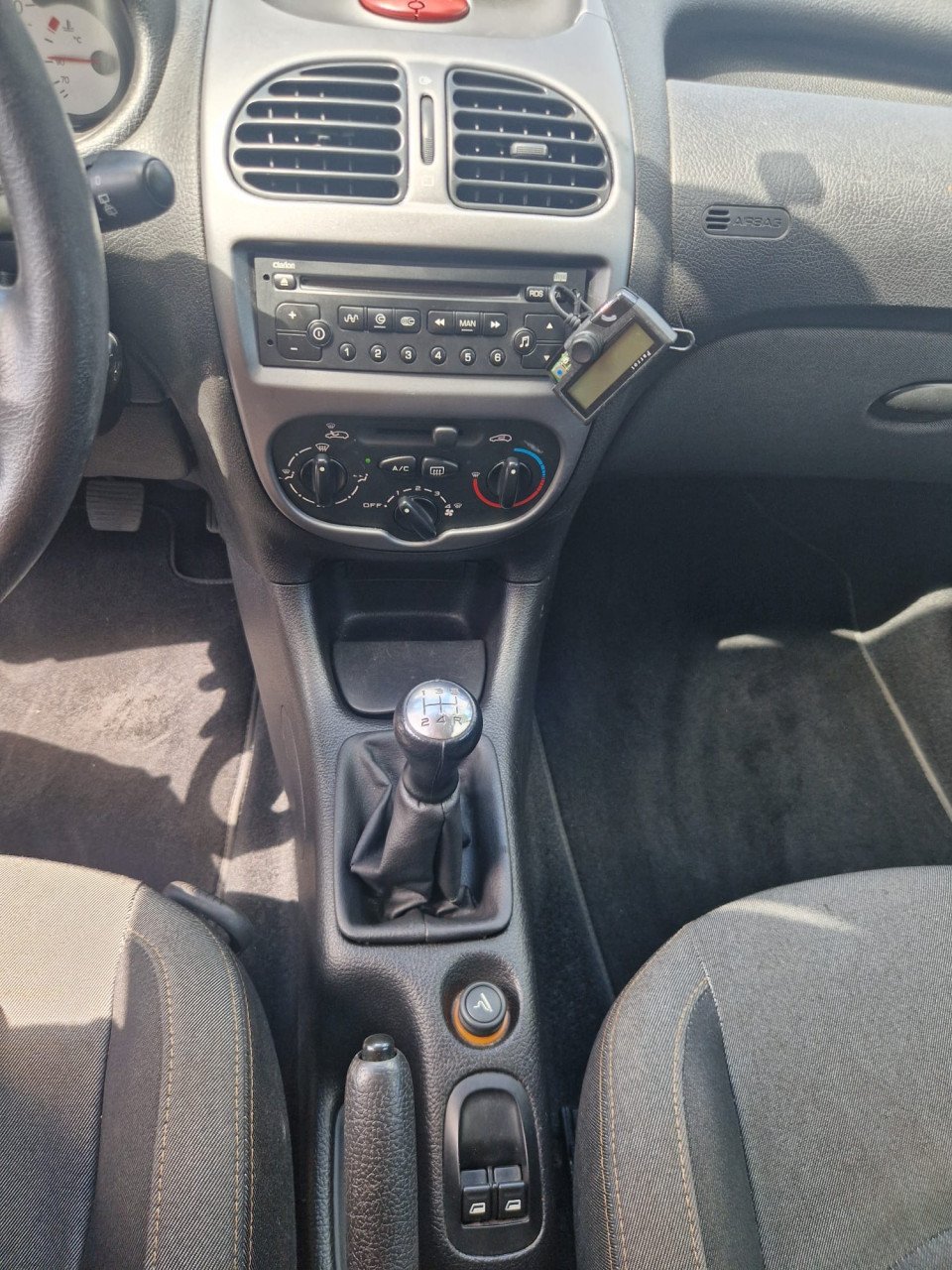 Te koop zeer nette en goed onderhouden Peugeot 206 1.4 met Nieuwe APK!