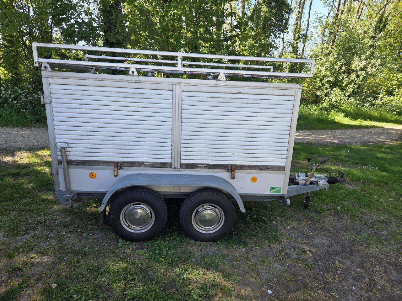 Aanhangwagen gesloten