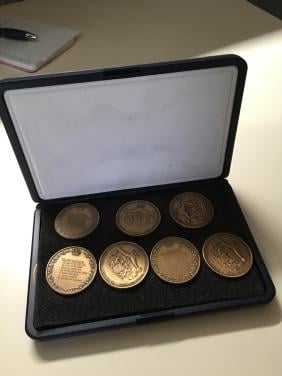 Penningenset gewijd aan het Nederlandse Koninklijk Huis