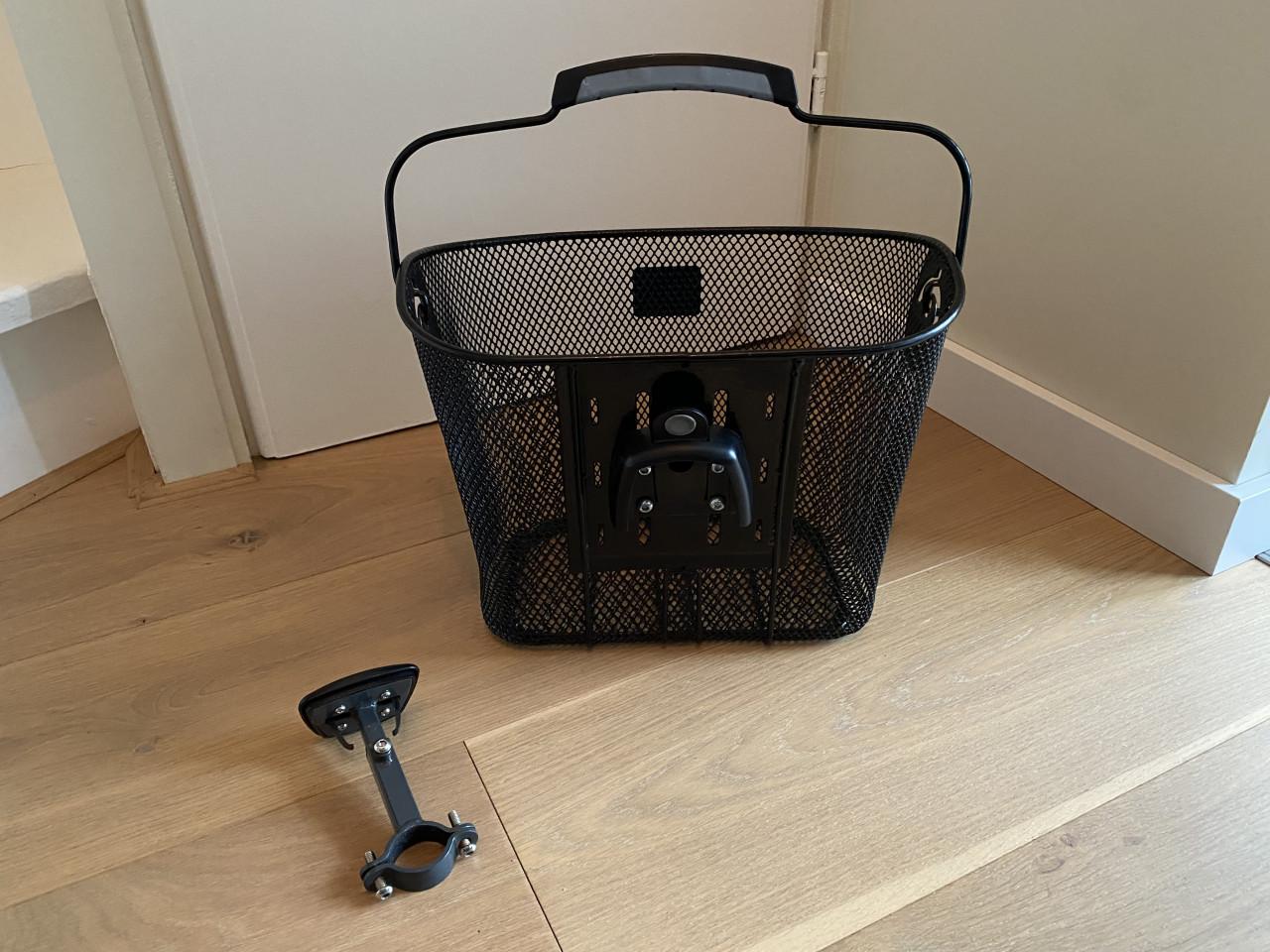 New Looks | fietsmand met bevestiging | zwart