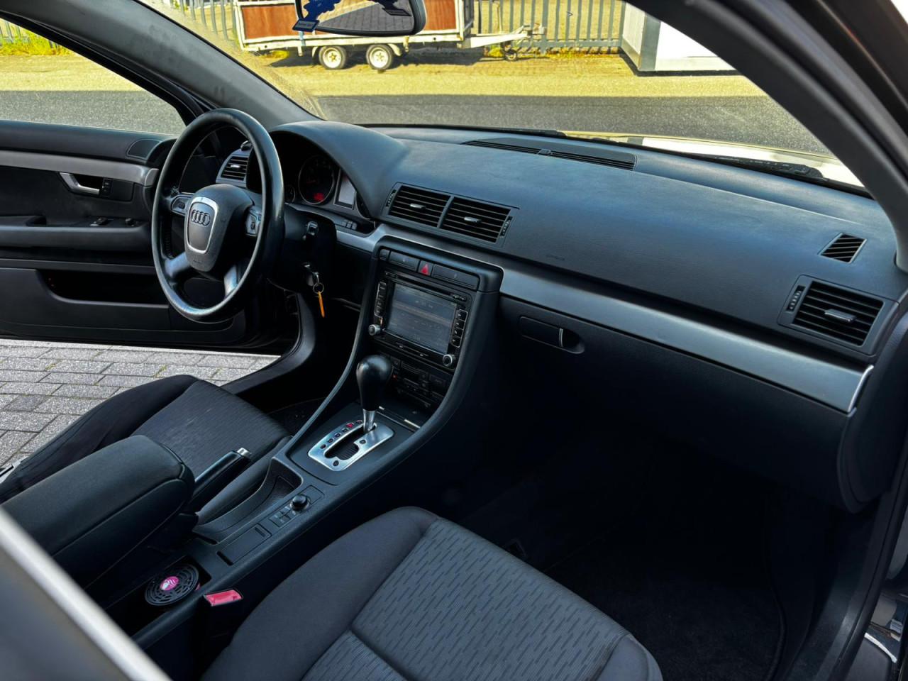 Audi A4 limousine 1.8 20vt automaat!