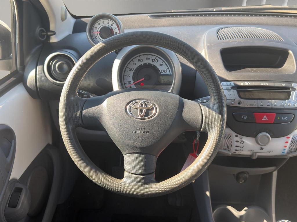 Toyota Aygo 1.0-12v xcite white airco 5 deurs leder