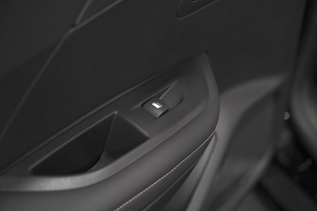 Peugeot 2008 puretech 100 allure | apple carplay | parkeersensoren | climat
