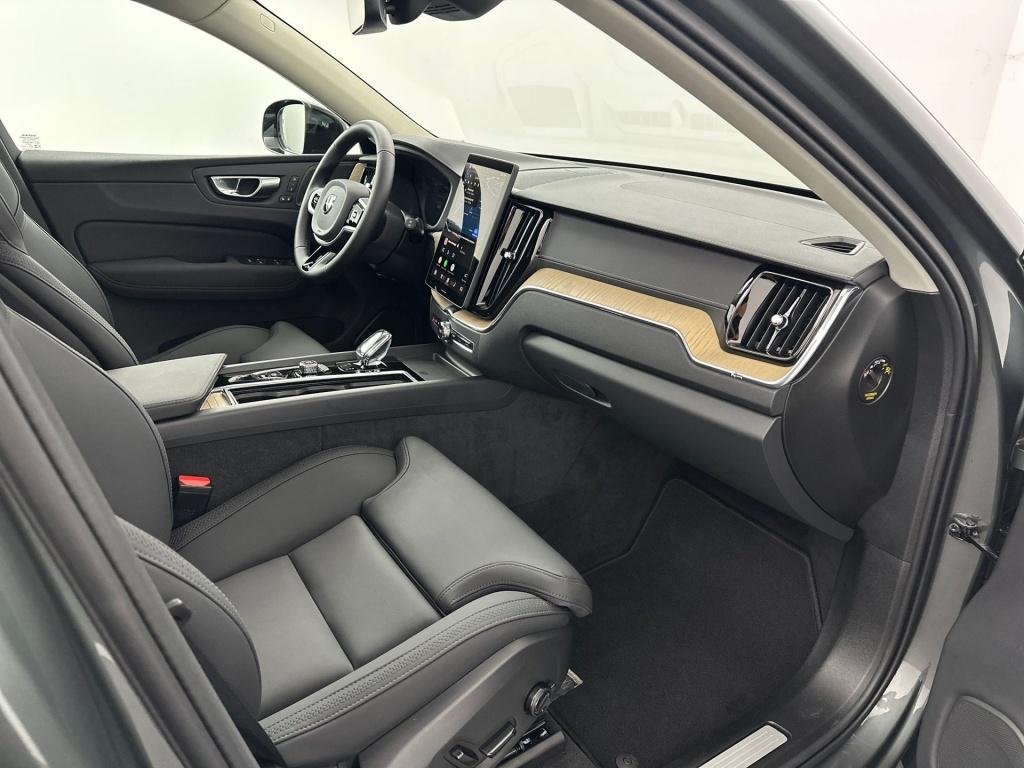 Volvo XC60 t6 398pk recharge ultra dark| luchtvering| 360camera| trekhaak