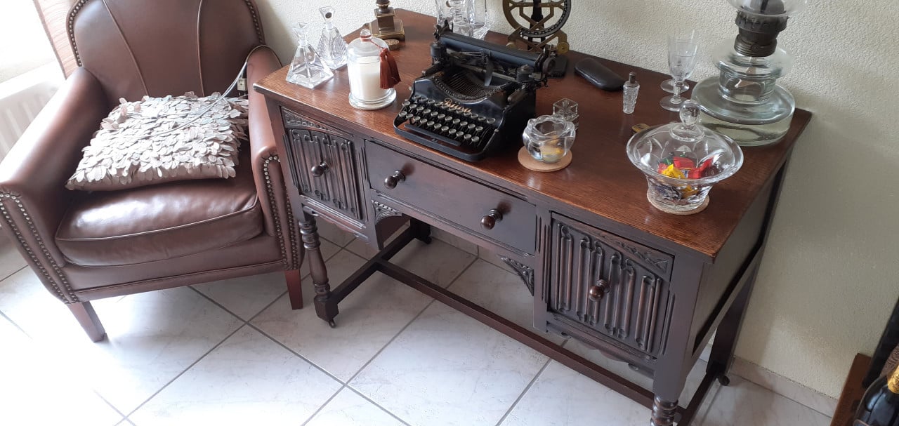 Antiek bureau