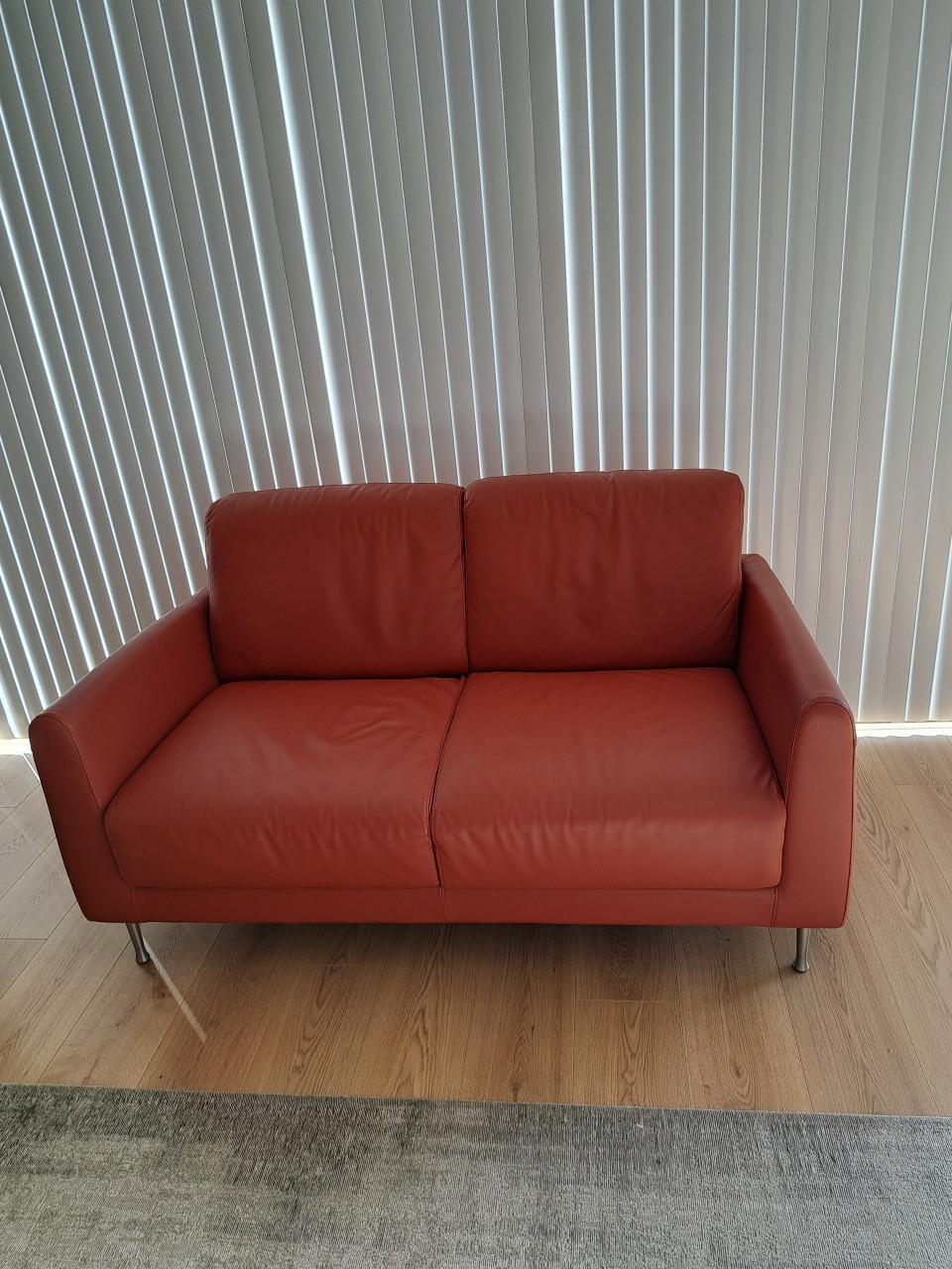 Kleine tweepersoons brique bank, echt leer.