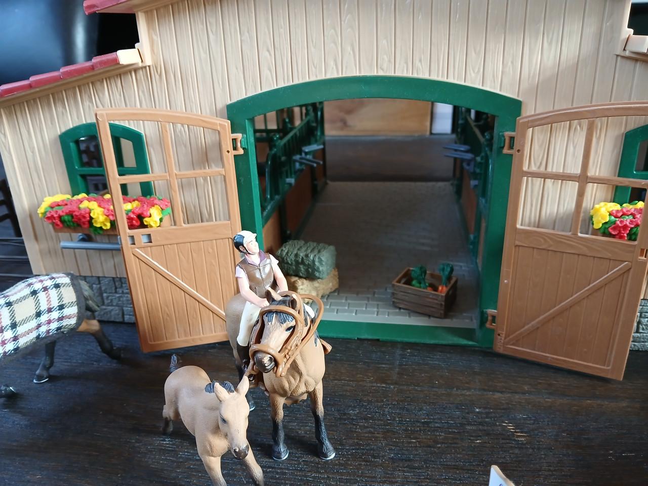 Heel veel Schleich, paarden, manege en meer