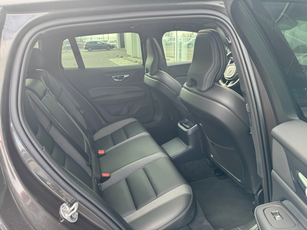 Volvo V60 t6 awd ultimate dark | nieuwprijs € 70.734,= |