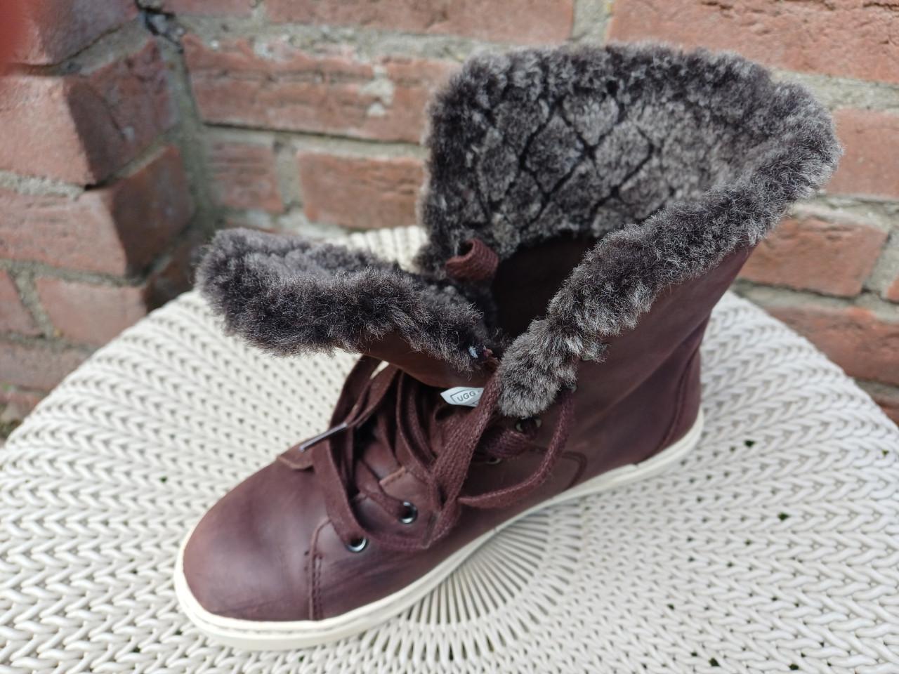 Leuke UGG's: gevoerde halfhoge veter laarsjes (bruin) maat 37