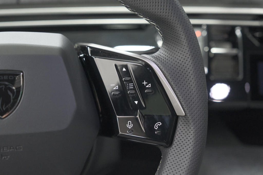 Peugeot 5008 1.2 hybrid 145 gt | panoramadak | camera | elektrische achterk