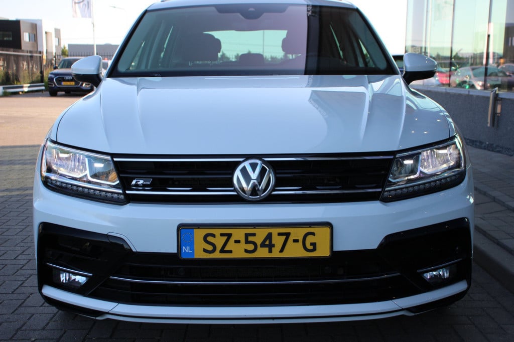 Volkswagen Tiguan 1.4 tsi 4motion r-line | pano | v.c. | acc | el. trekhaak