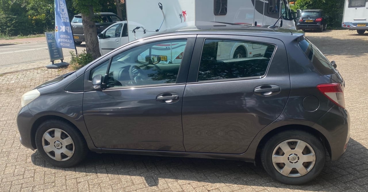 Toyota Yaris 1.0 VVT-i – Ruim en zuinig! Airco, jaar APK, beurt+3m gar