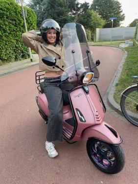 Schitterende custum Vespa sprint gold roze weinig km als nieuw