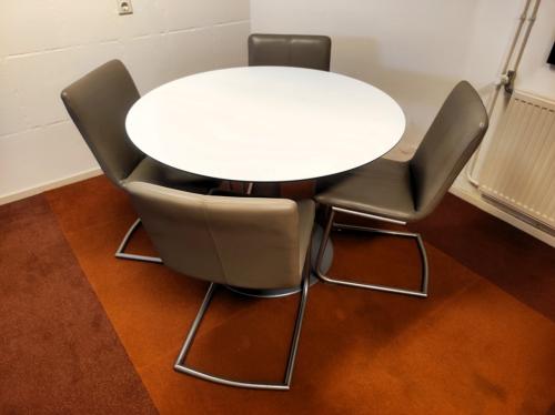 Tafel + stoelen