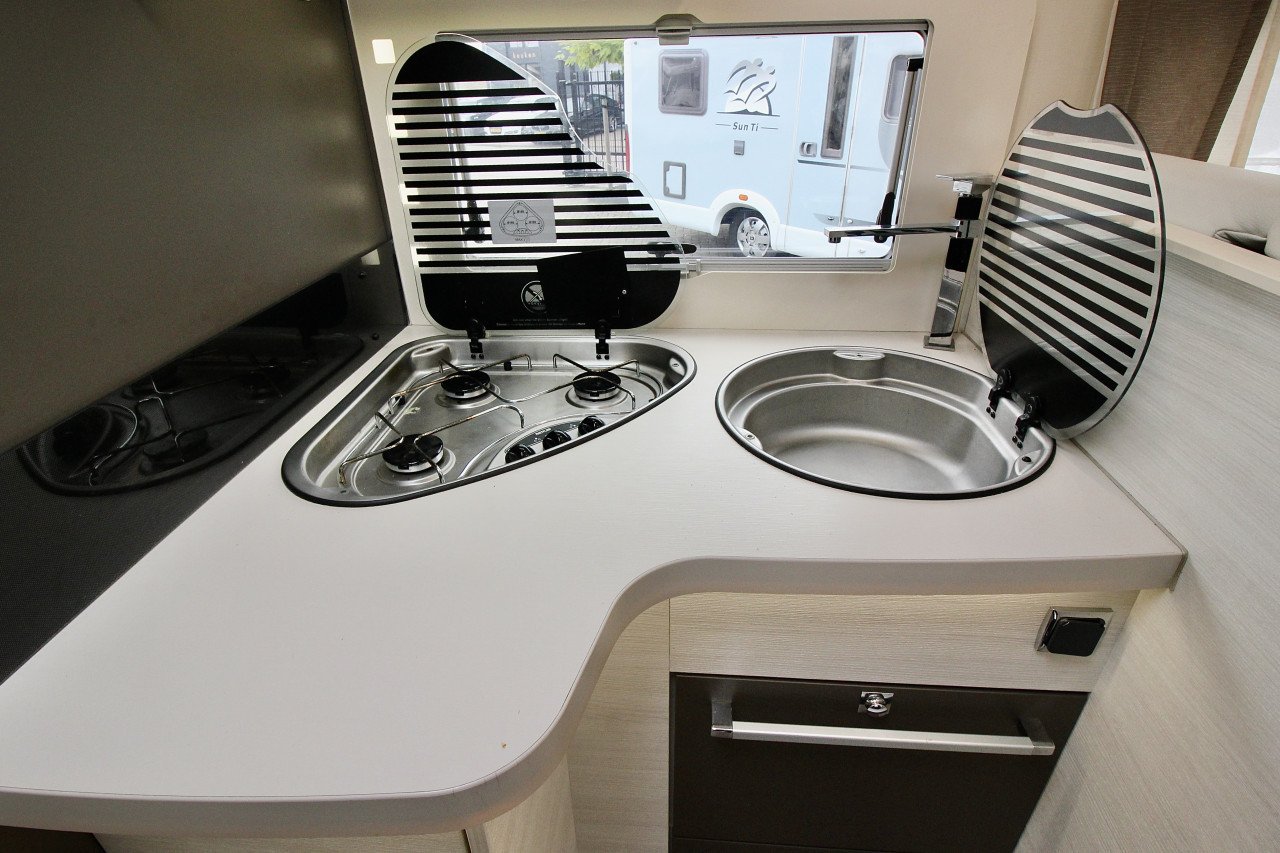 Chausson Welcome 718EB (Queensbed + Hefbed, 36000KM, Als Nieuw)