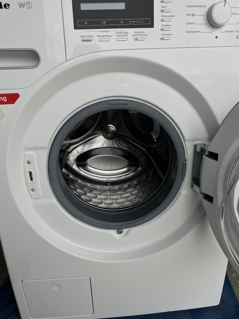 Miele WMB 120 WCS W1 Wasmachine 8 kg. 1600 toren nauwelijks gebruikt