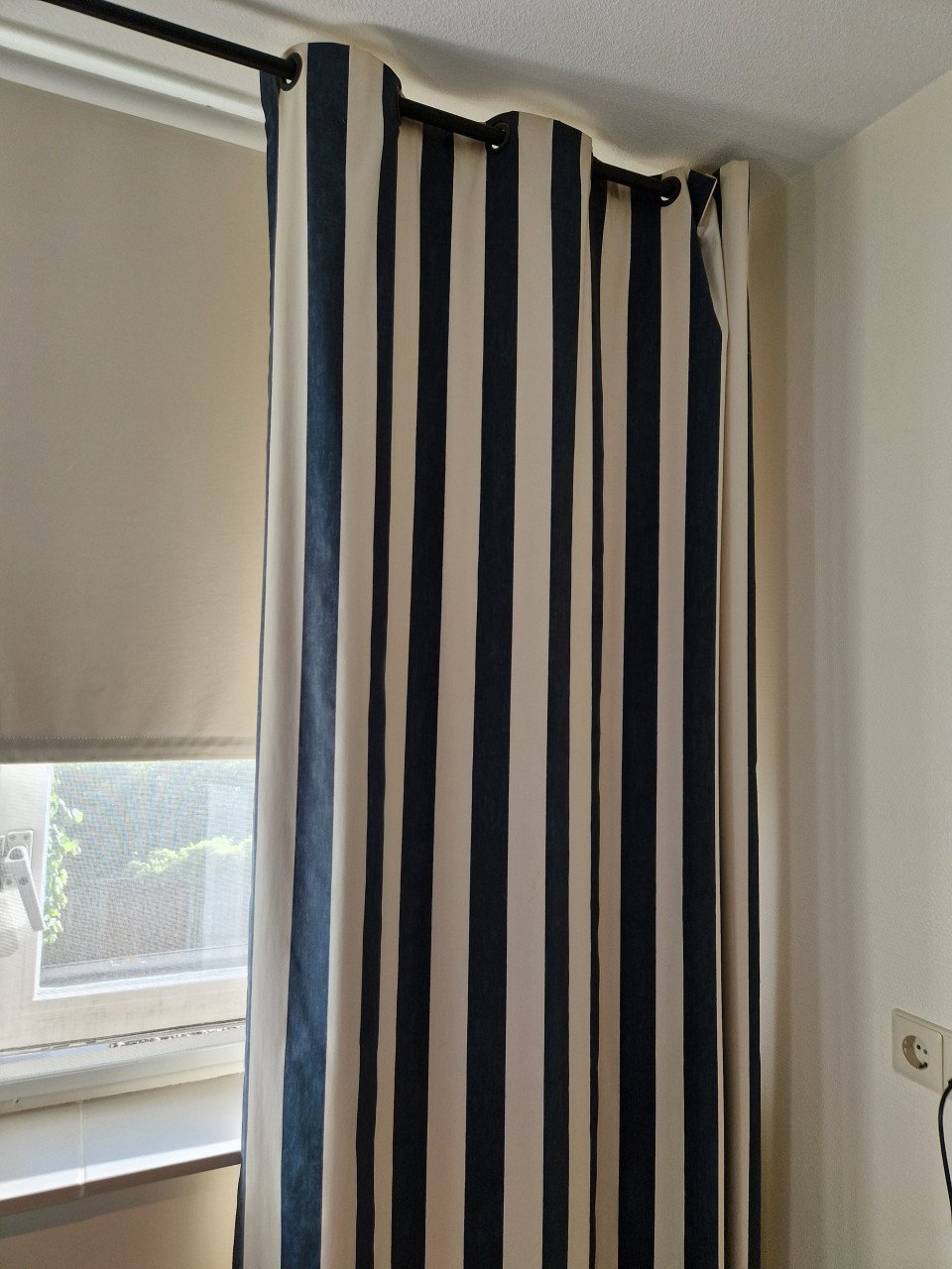 Blauw gestreepte gordijnen
