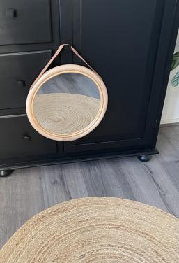 Ronde bamboe spiegel met ophang  riem