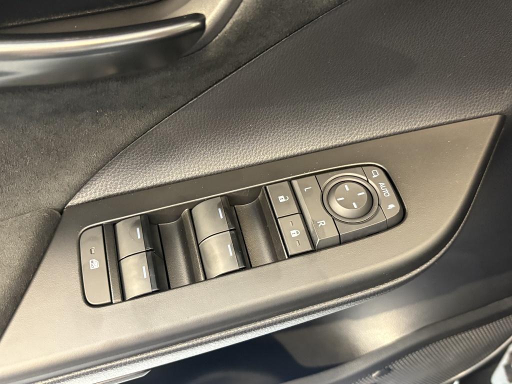 Toyota C-hr plug-in hybrid 220 black edition gr sport