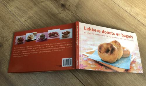 Nieuwe kookboek Lekkere donuts en bagels