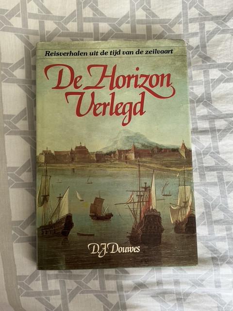 "De Horizon Verlegd" is een bekend boek uit 1979 van D.J. Douwes