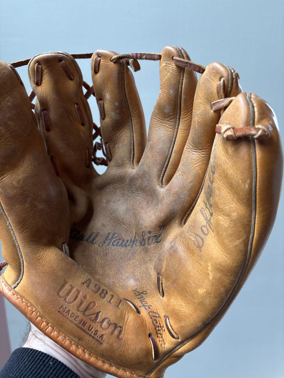 Wilson 'Ball Hawk Six' Vintage Softball Handschoen