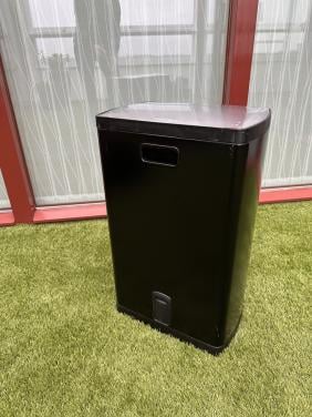 Mooie i.g.st. zwarte metalen keuken afvalbak 38 LTR