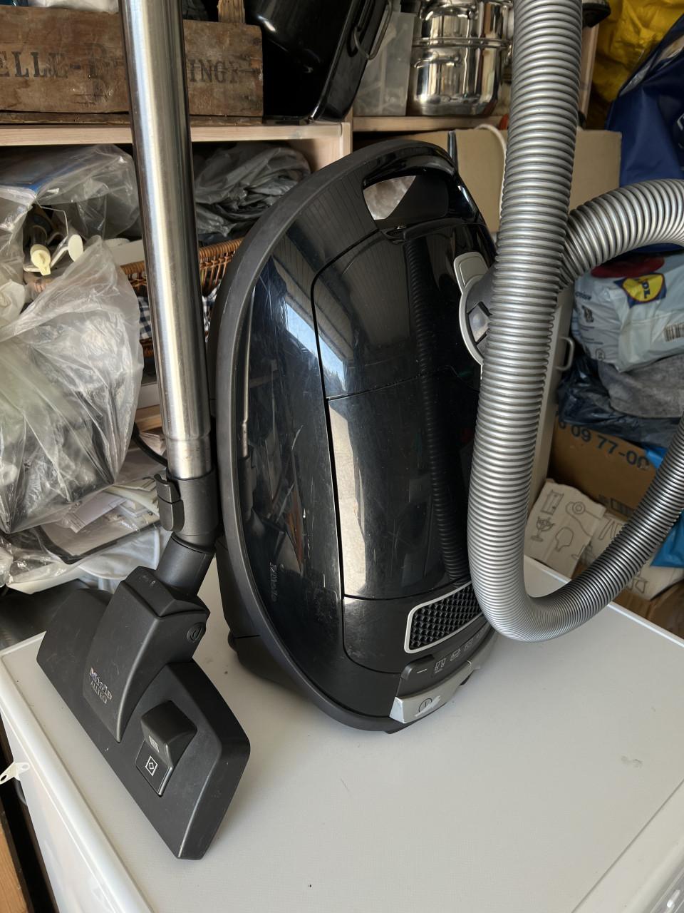 Miele S8 Black Diamond 2200W als nieuw compleet