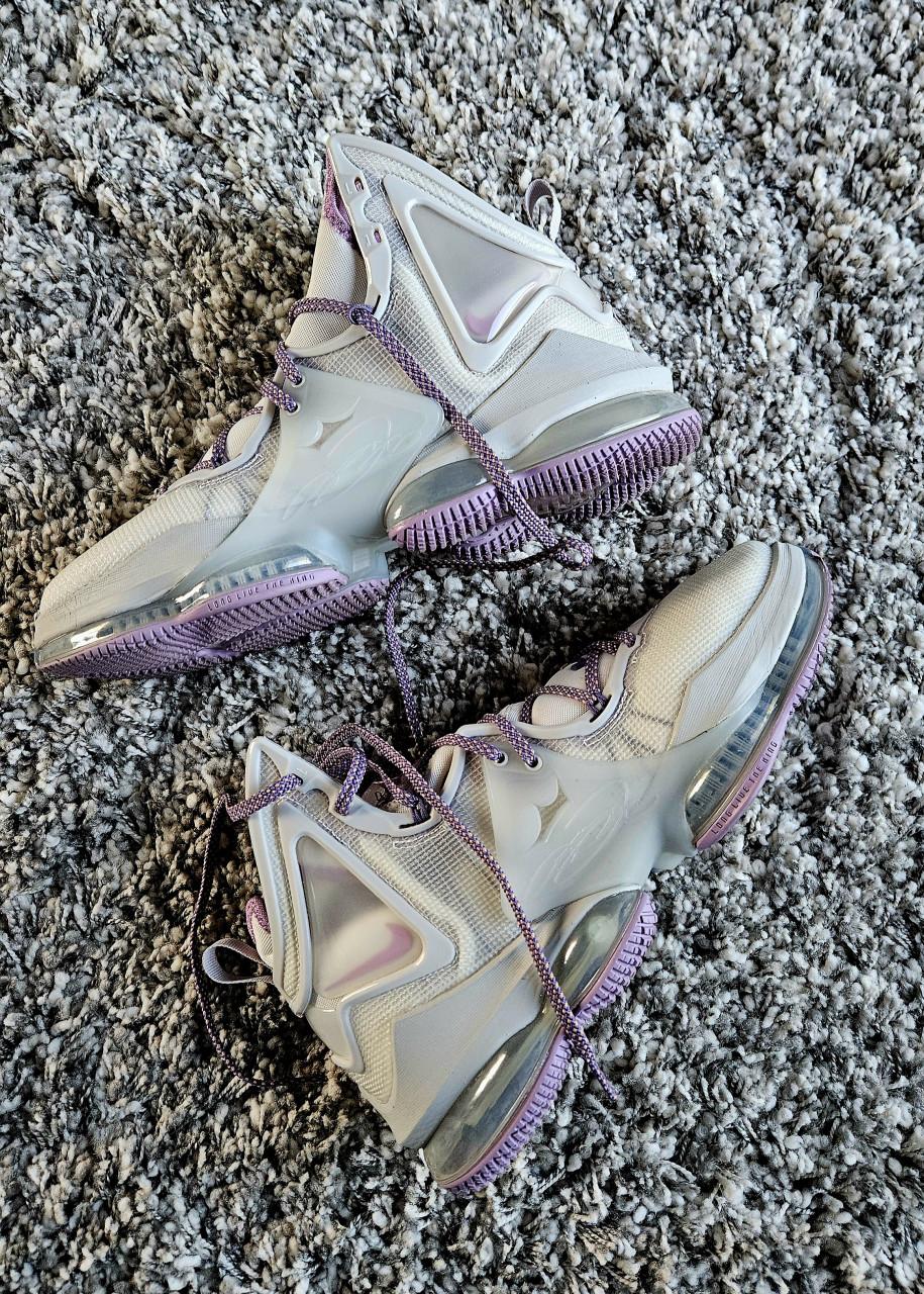 Nike LeBron 19 Space Jam - Maat 42.5