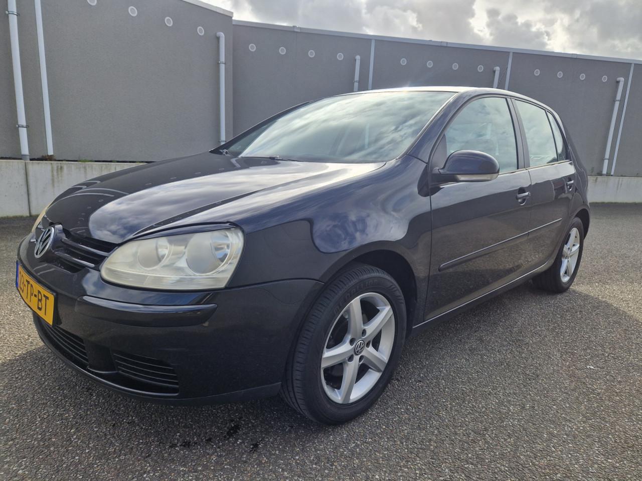 Volkswagen Golf 1.6 FSI Optive 2