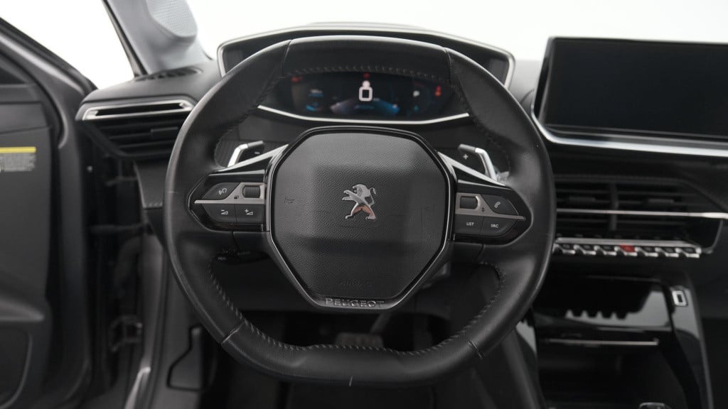 Peugeot 208 puretech 100 eat8 allure | camera | apple carplay | navigatie |