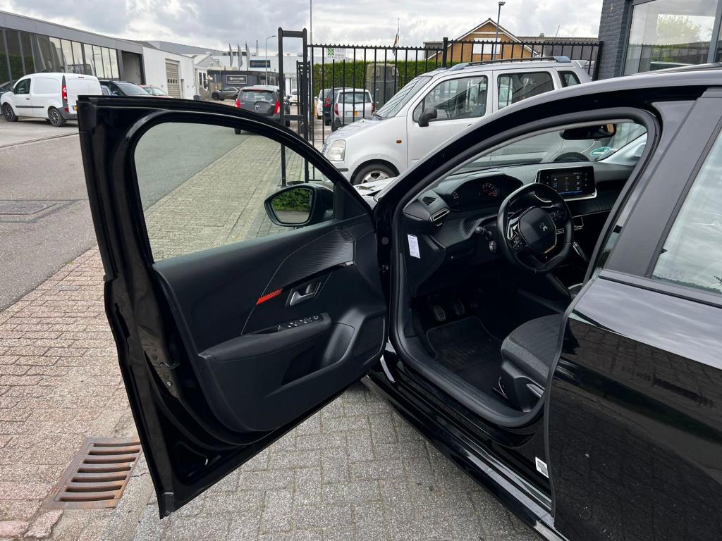 Peugeot 208 1.2 puretech blue lease active