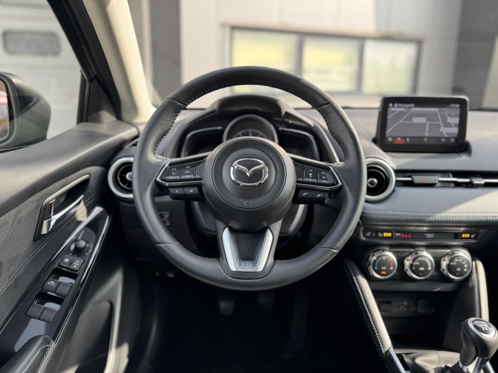 Mazda 2 1.5 skyactiv-g signature | navigatie | 360° camera | head-up displa
