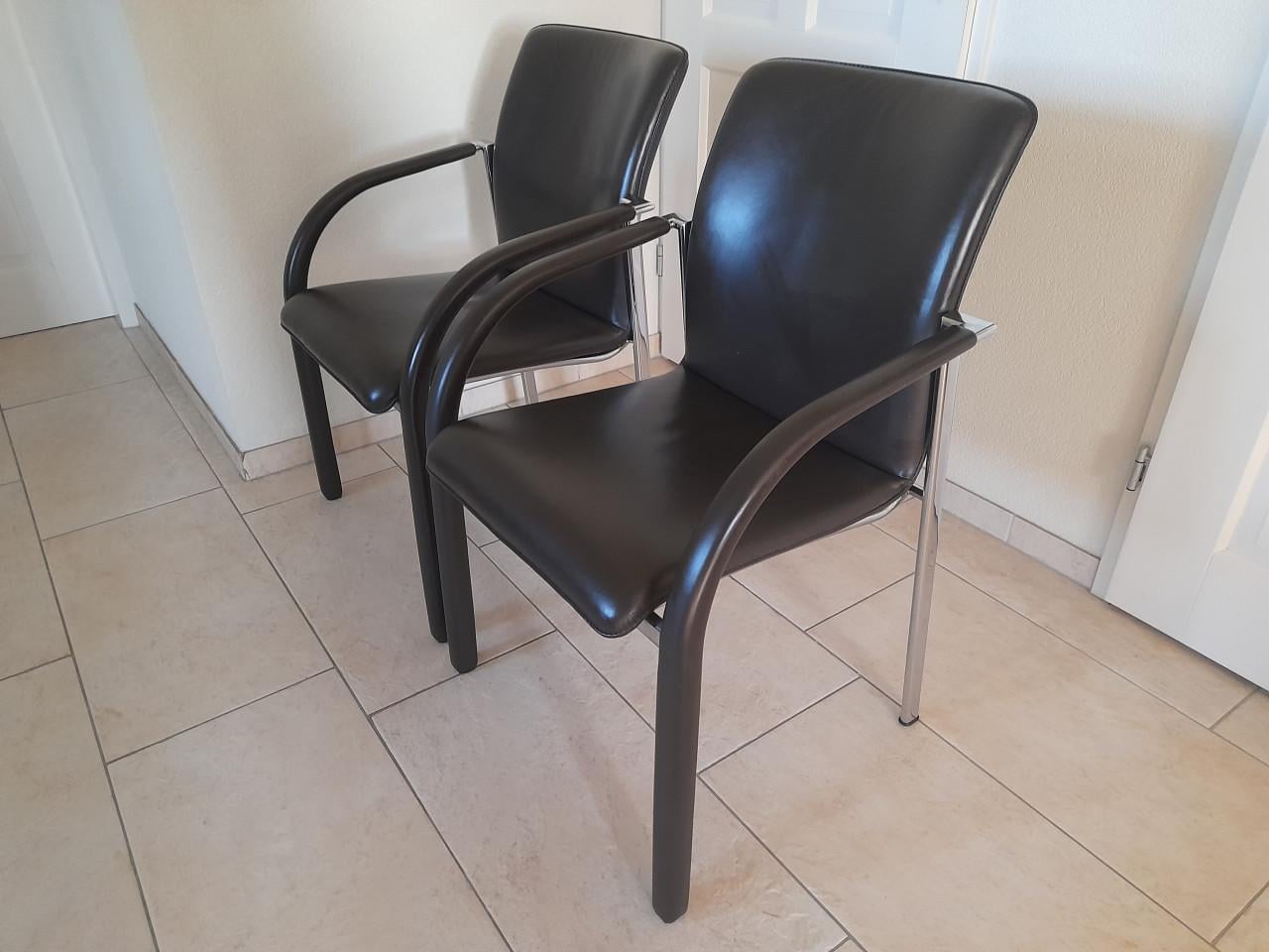 2 Leren Stoelen ( in goede nette staat )