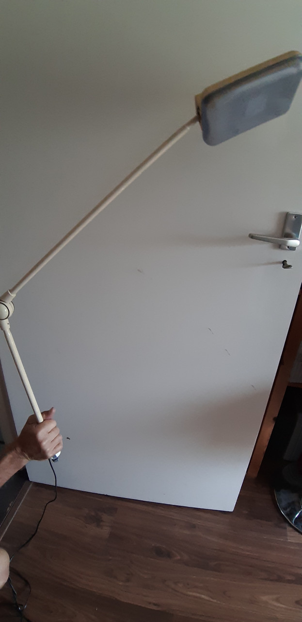 Professionele tekentafel met lamp