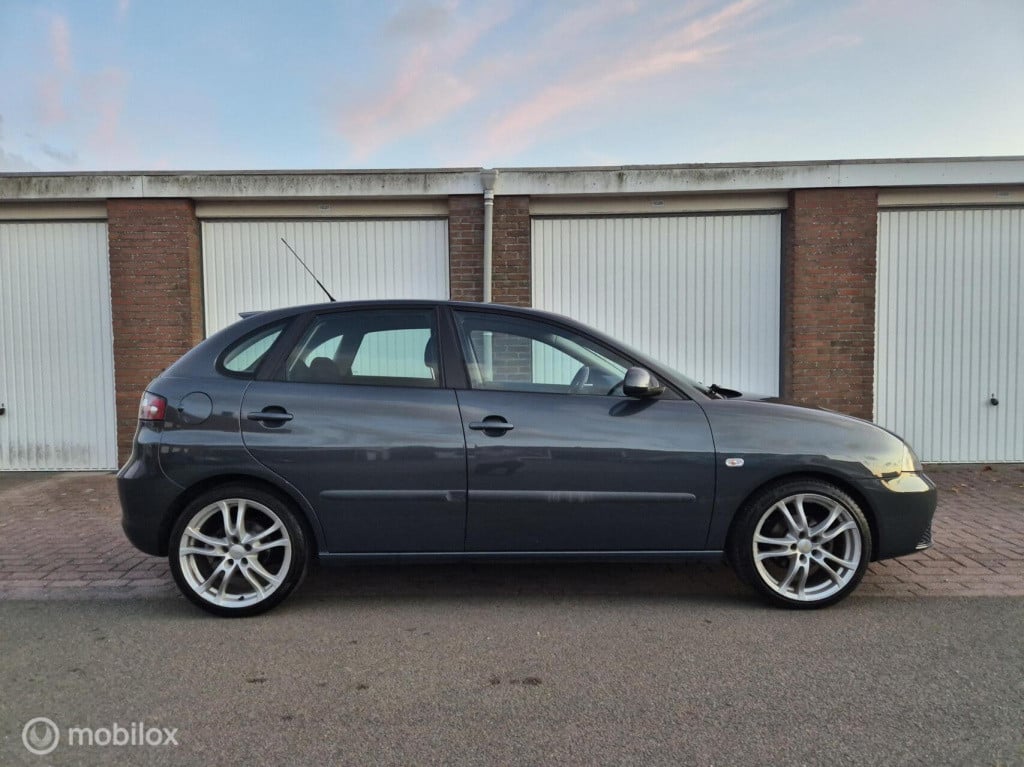 Seat Ibiza 1.6-16v freestyle / 5- deurs / cruisecontrol / airco