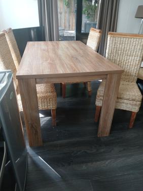 Gratis af te halen in Burgh-Haamstede: eethoek en salontafels