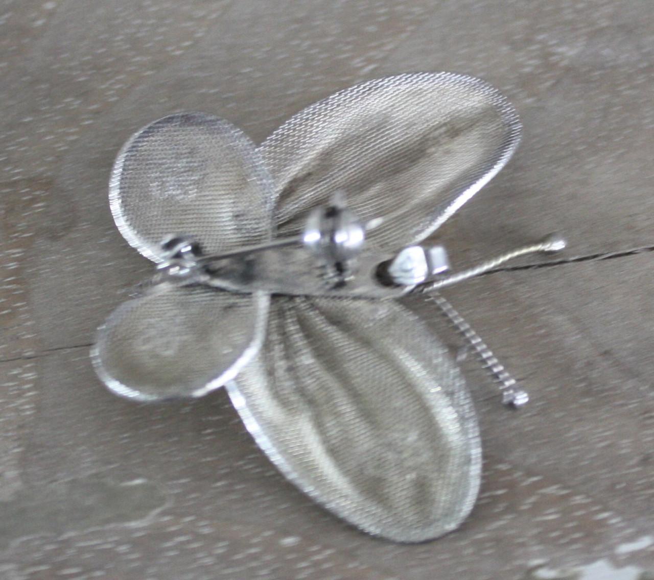 Zilverkleurige broche en hanger in 1 vlinder