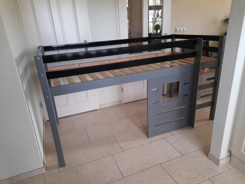 Half hoogslaper 90 x 200 ( in goede staat )