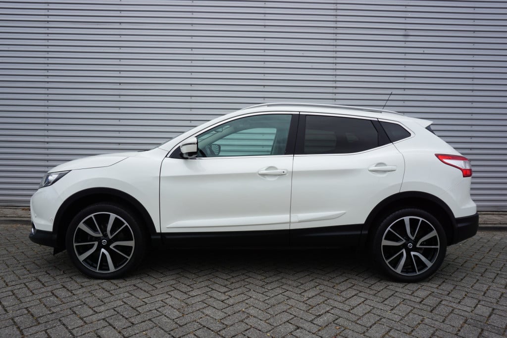 Nissan Qashqai 1.2 tekna + climate / navi / cruise / elektr. ramen / pano. 