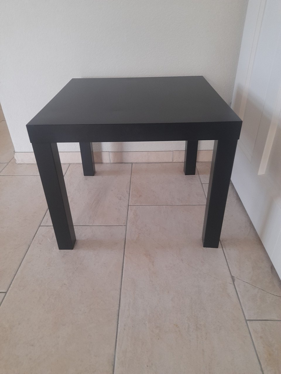 Tafeltje  55 x 55 x 45H (in goede nette staat )